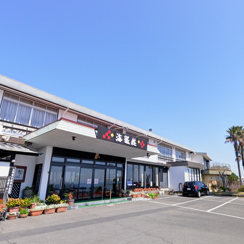 เดินจากสถานี Shimabara Gaiko และท่าเรือ Shimabara เพียง 5 นาที! โรงแรมแห่งนี้ตั้งอยู่บนยอดเขาเหนือท่าเรือชิมาบาระซึ่งมองเห็นทะเลอาริอาเกะ และมีความภูมิใจในด้านอาหาร