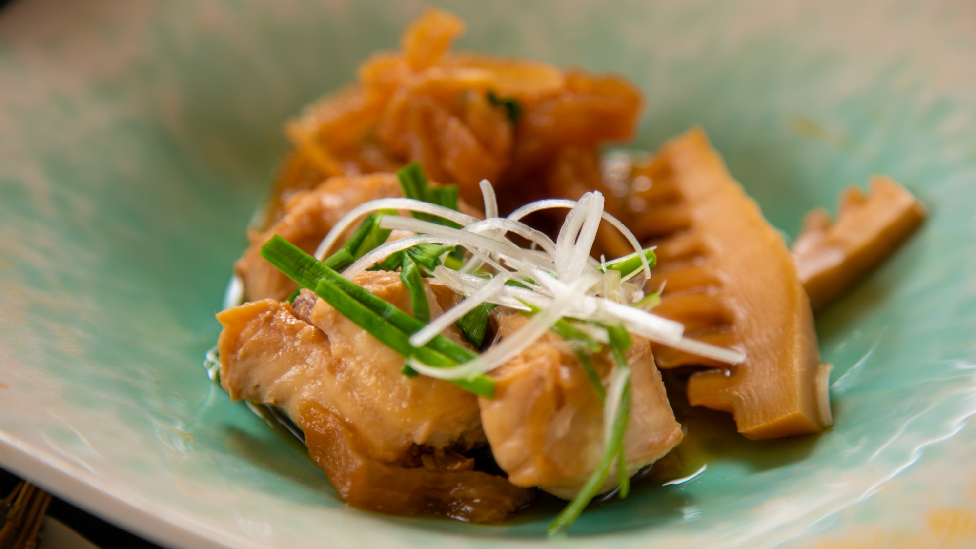 ご夕食一例/刺身でも食べられる新鮮なフグの身をあえて煮付けた「がねだき」