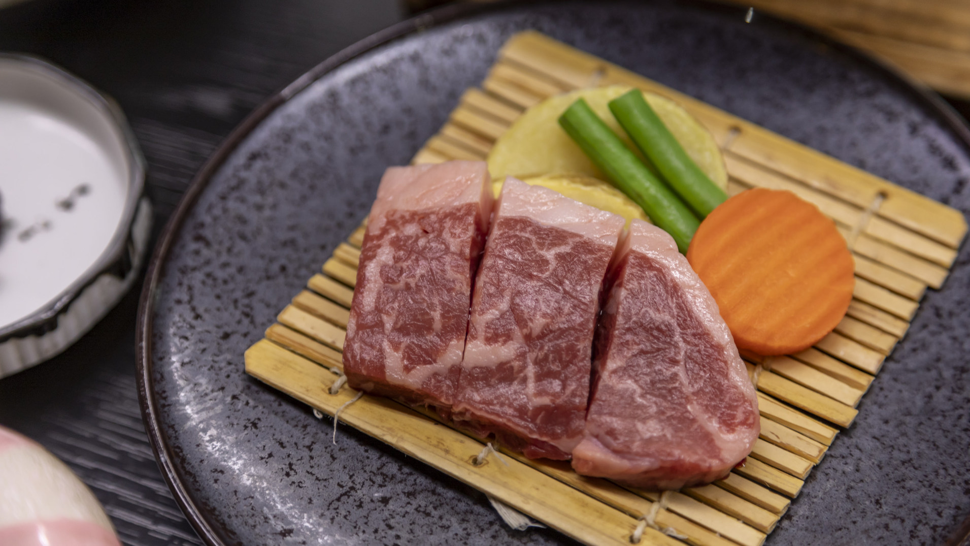 やわらか牛ロースの陶板焼と瀬戸内の贅沢会席◆2食付プラン