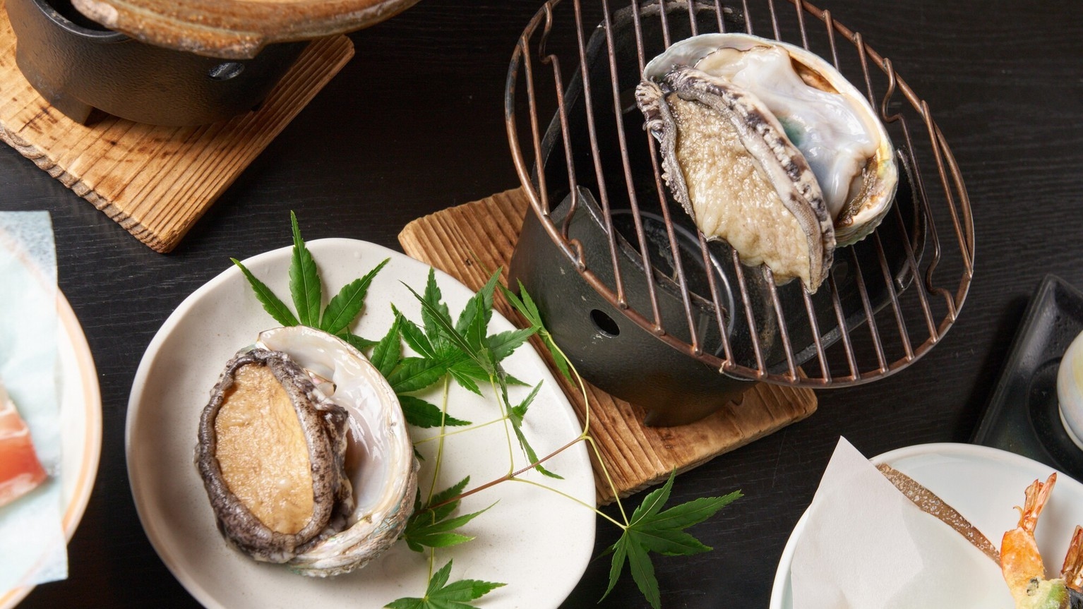 【活あわびデラックス】鮑のお造り半身と鮑踊り焼1個付き会席プラン