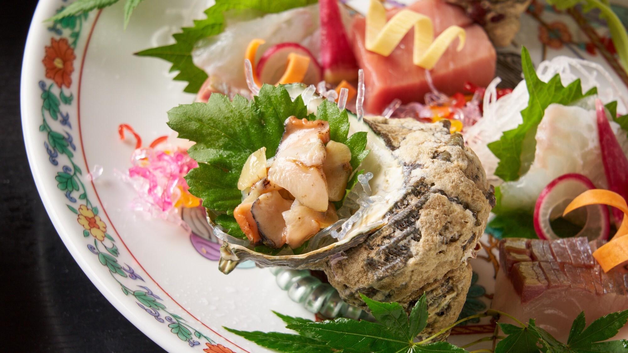 伊勢志摩の海が育てた、旬の味覚を贅沢に。