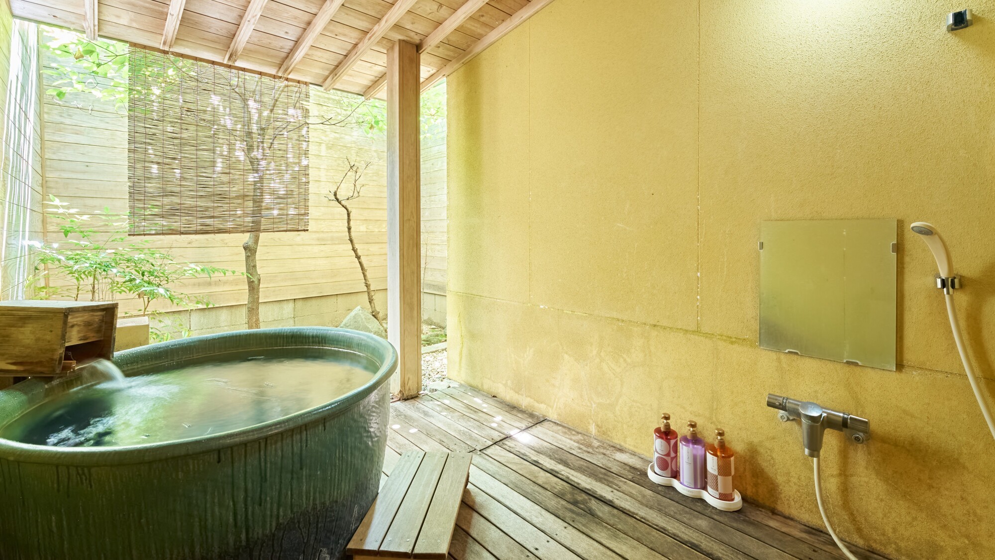 【貸切露天風呂】陶器風呂