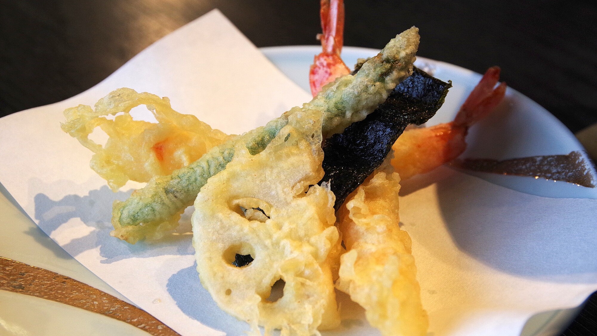 揚げたてサクサク、旬の恵みを味わう天ぷら盛り