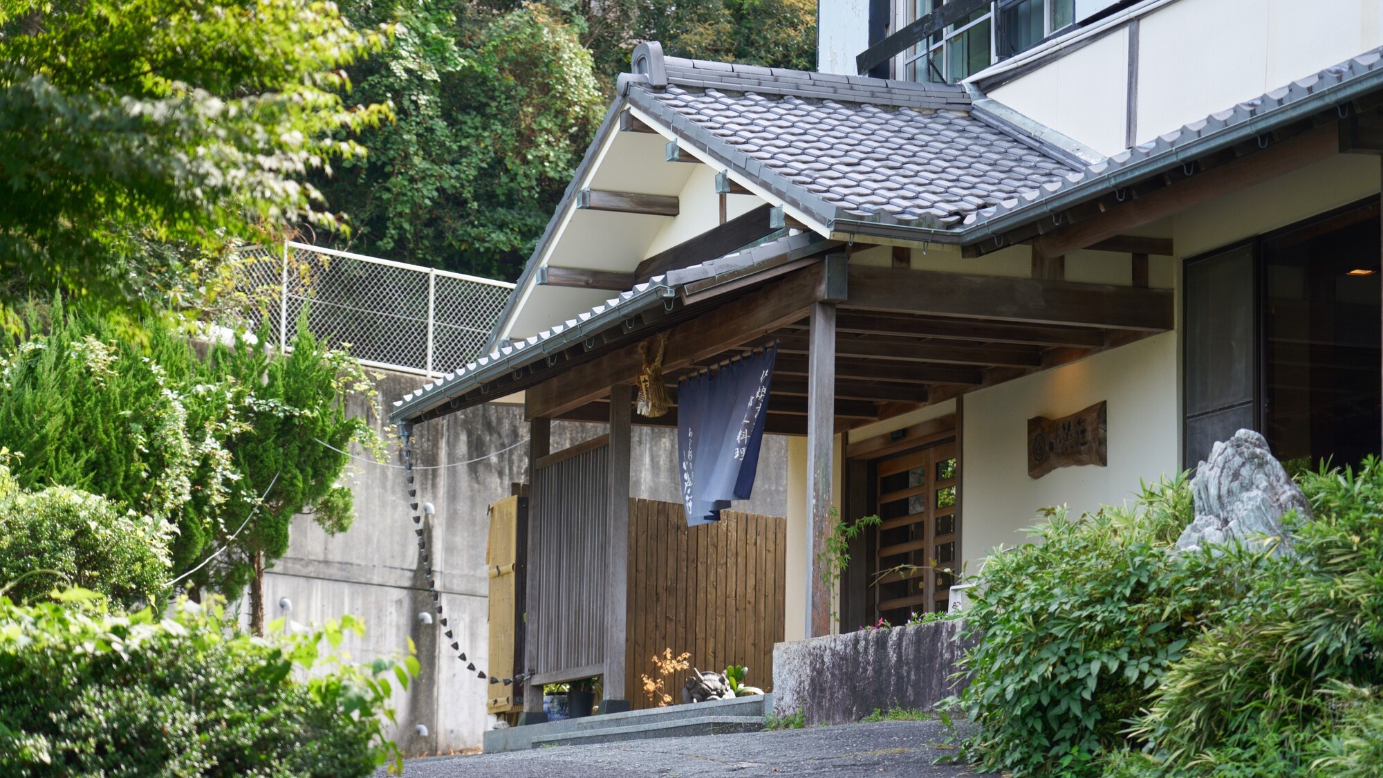 【外観】ご来館を心よりお待ちしております。