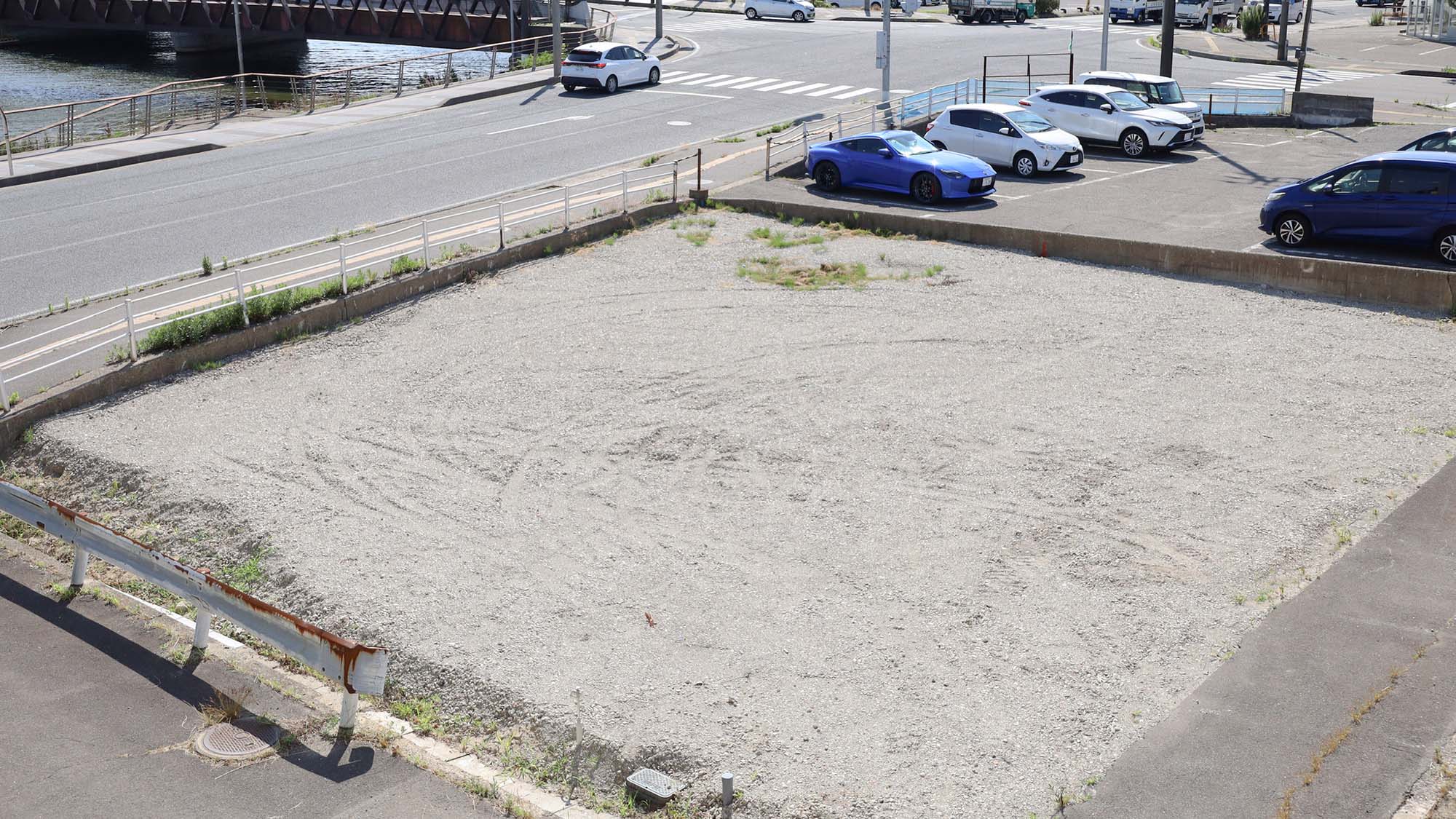 ・【第二駐車場】約20台ほどが駐車可能です（事前予約なし・無料）