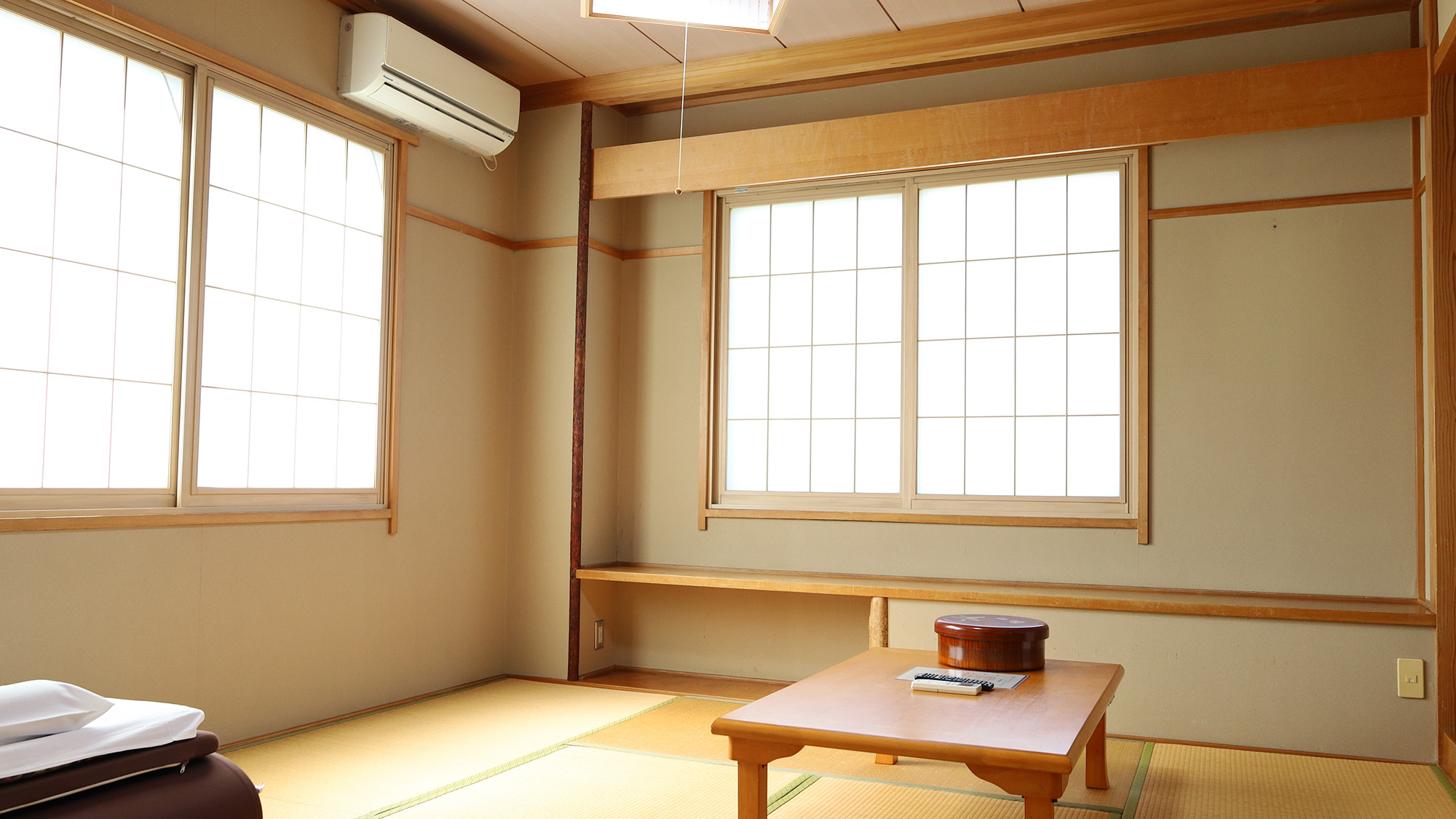 ・【和室8畳/トイレ付/212】畳の温かみを感じながらのんびりお過ごしください