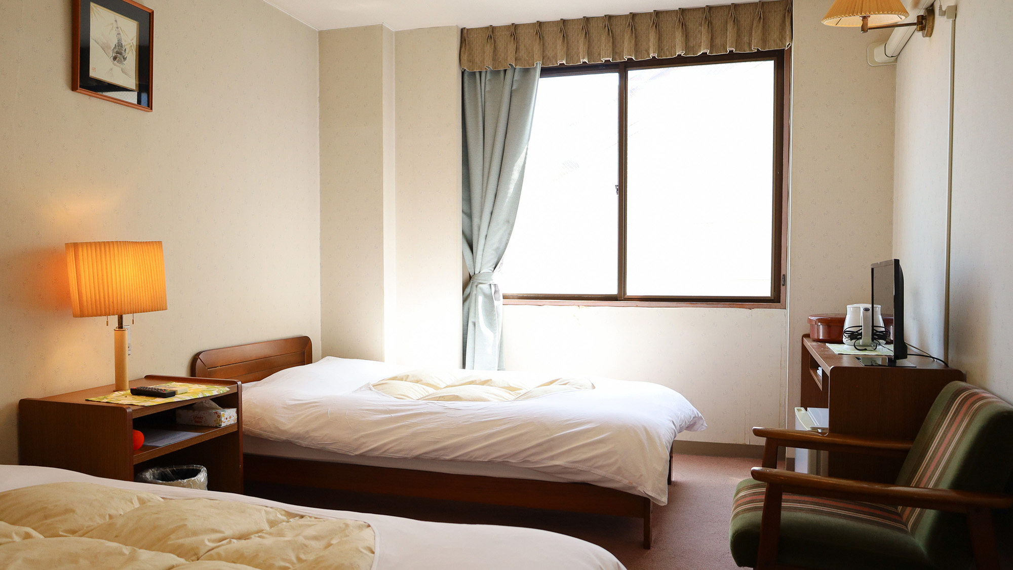 ・【洋室ツイン/ユニットバス付】バス・トイレ付、シングルベット2台の6畳洋室ツインです