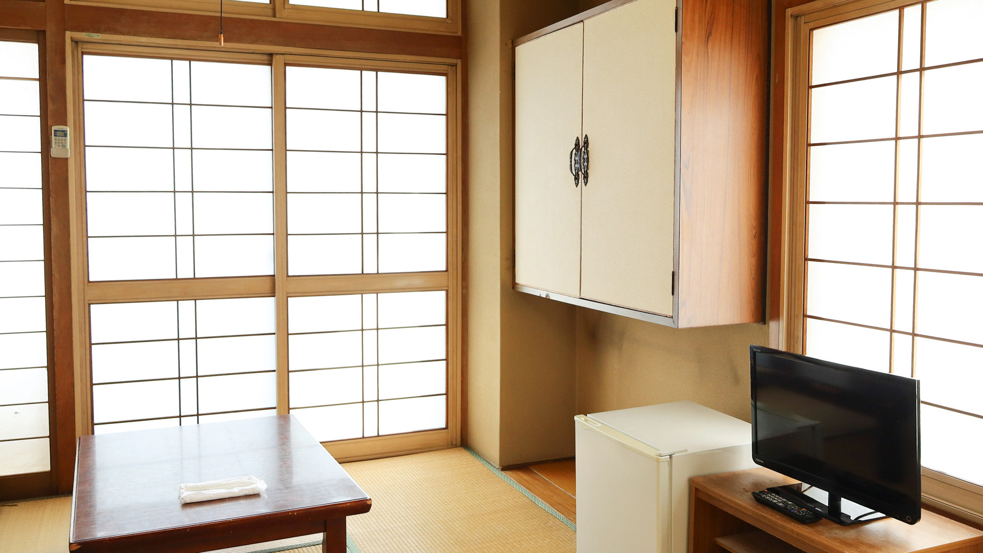 ・【和室6畳/トイレなし/2名定員】最大2名様宿泊可能。ご友人やご夫婦でのご利用にぴったりです