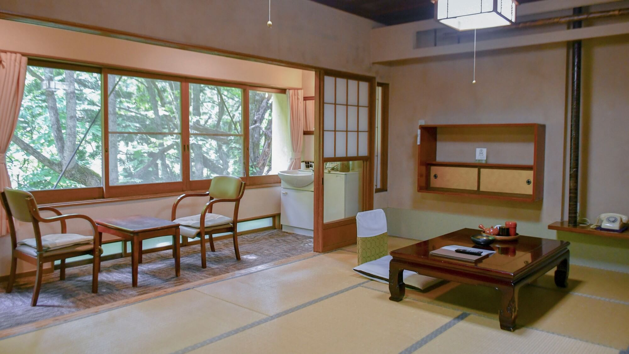 【川沿い渓谷館-B2】和室12畳（トイレ付）