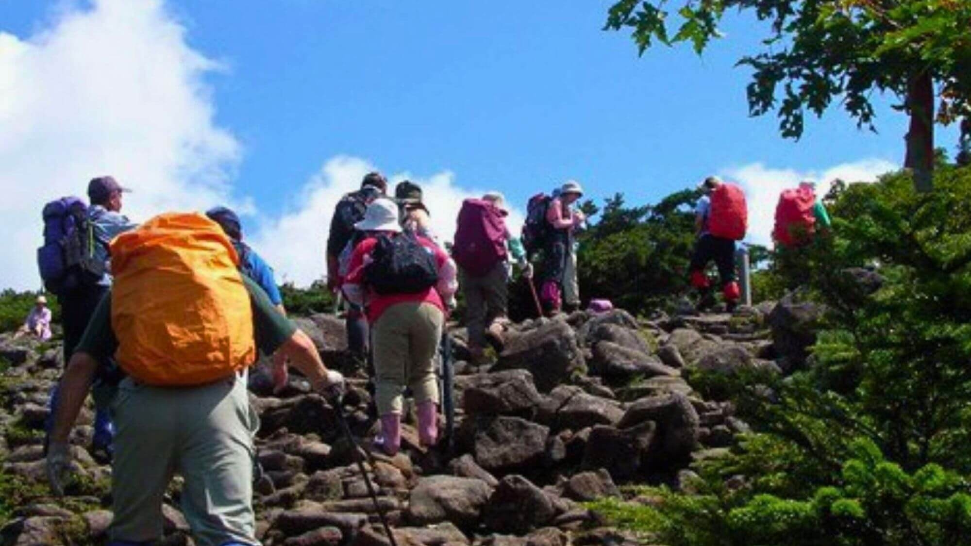 ＜アラウンド西吾妻＞日本百名山・西吾妻山に登ろう！白布温泉に泊まって夏山トレッキング〇基本会席2食付