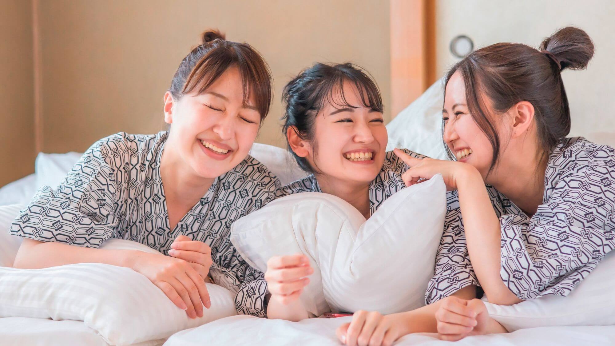 【グループ春旅〇2食】3名以上には生ビール1杯無料！米沢牛×天元豚相盛りしゃぶしゃぶ〇温泉で卒業旅行