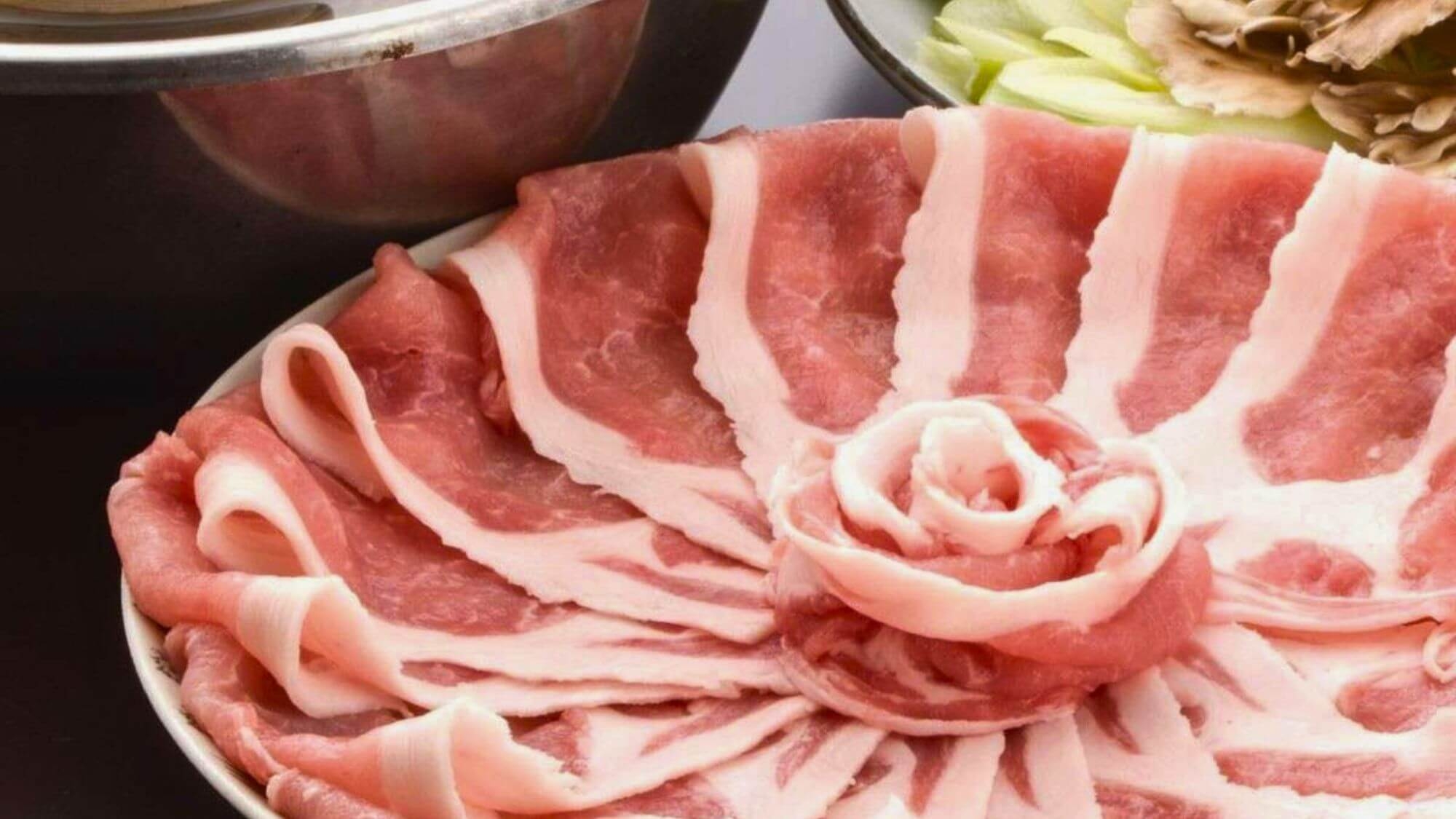 【グループ春旅〇2食】3名以上には生ビール1杯無料！米沢牛×天元豚相盛りしゃぶしゃぶ〇温泉で卒業旅行