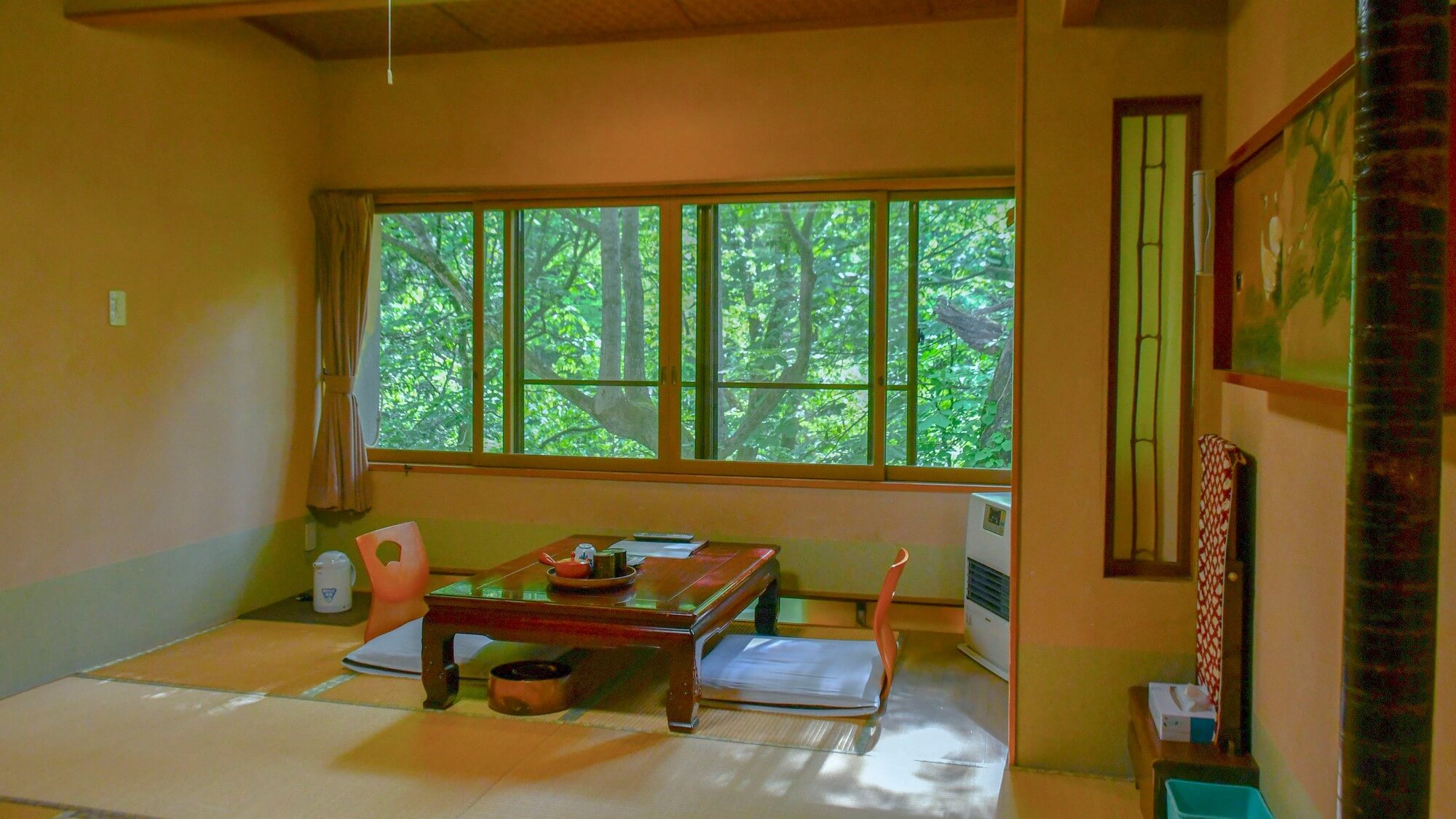 【基本和室6畳】四季折々の風景をお部屋からお楽しみいただけます。