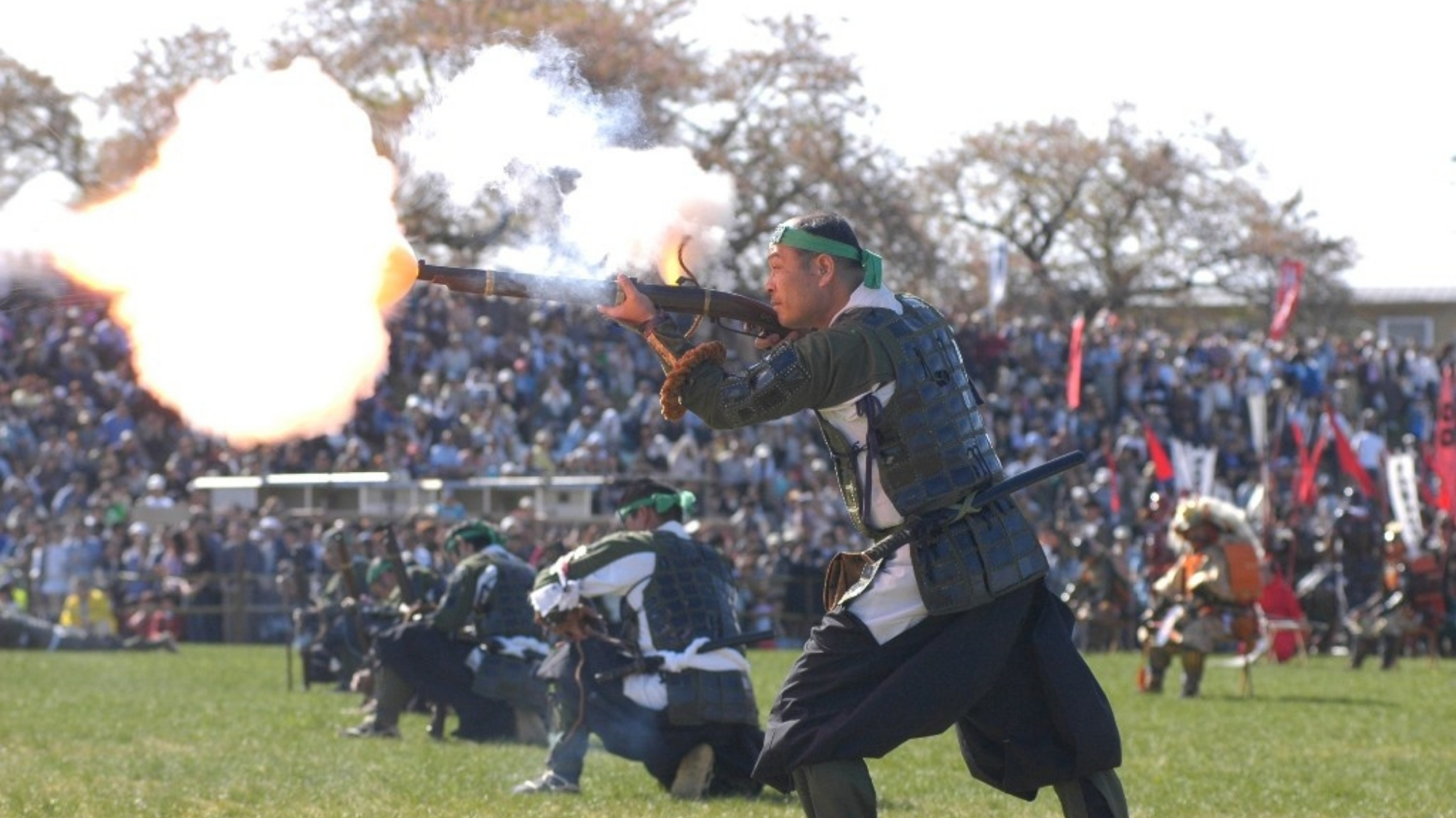 米沢上杉まつり。メインイベントは「川中島の決戦」ド迫力の火縄銃場面