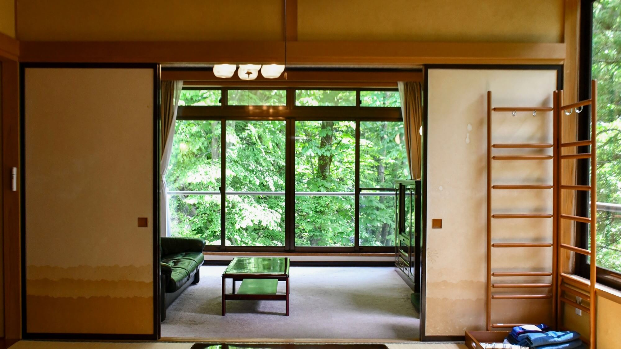 【浮雲の間】目の前に広がる渓流の絶景。