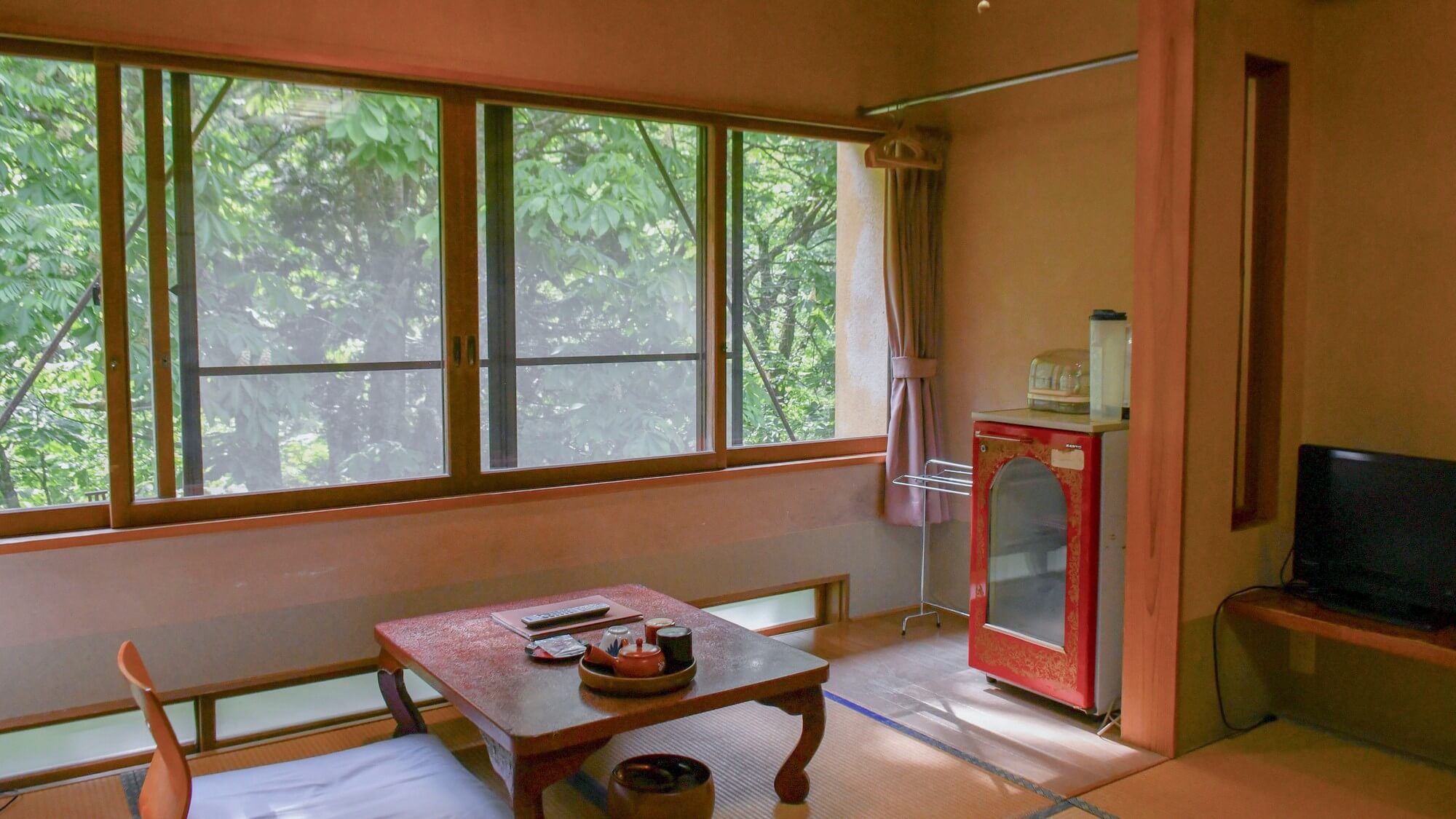 【基本和室6畳】四季折々の風景をお部屋からお楽しみいただけます