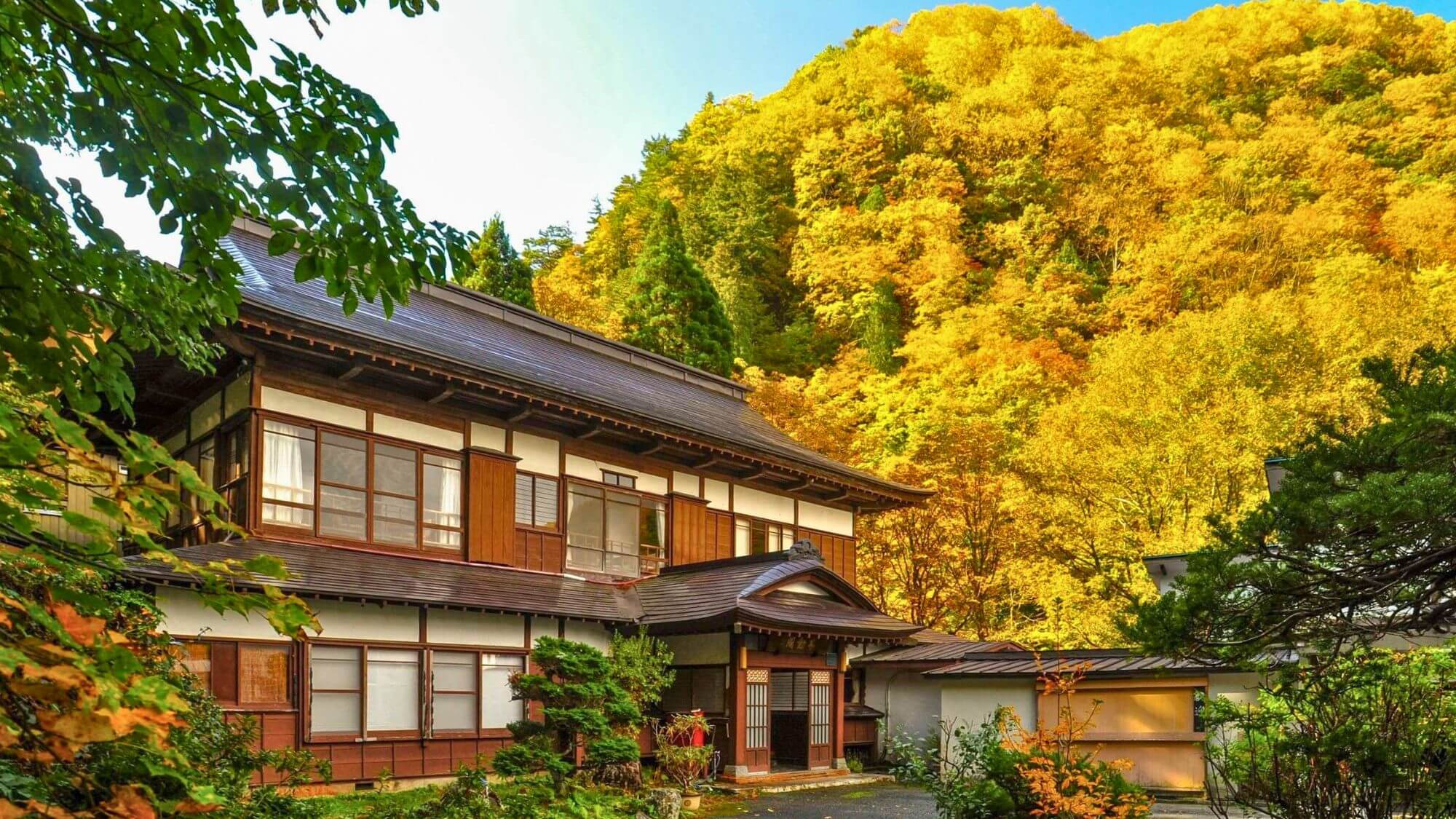 【白布温泉の秋】渓谷美が一番映える季節。心ときめく紅葉を、白布温泉でご覧ください。