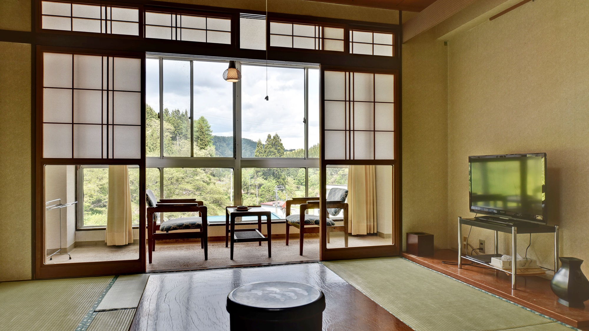 *和室10畳　(客室一例)