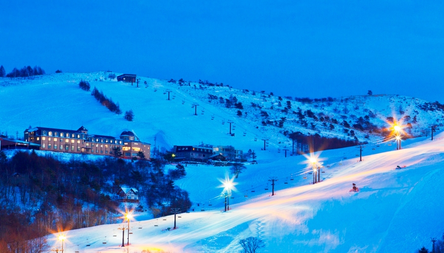 【冬】当館の外観♪スキー場は目の前