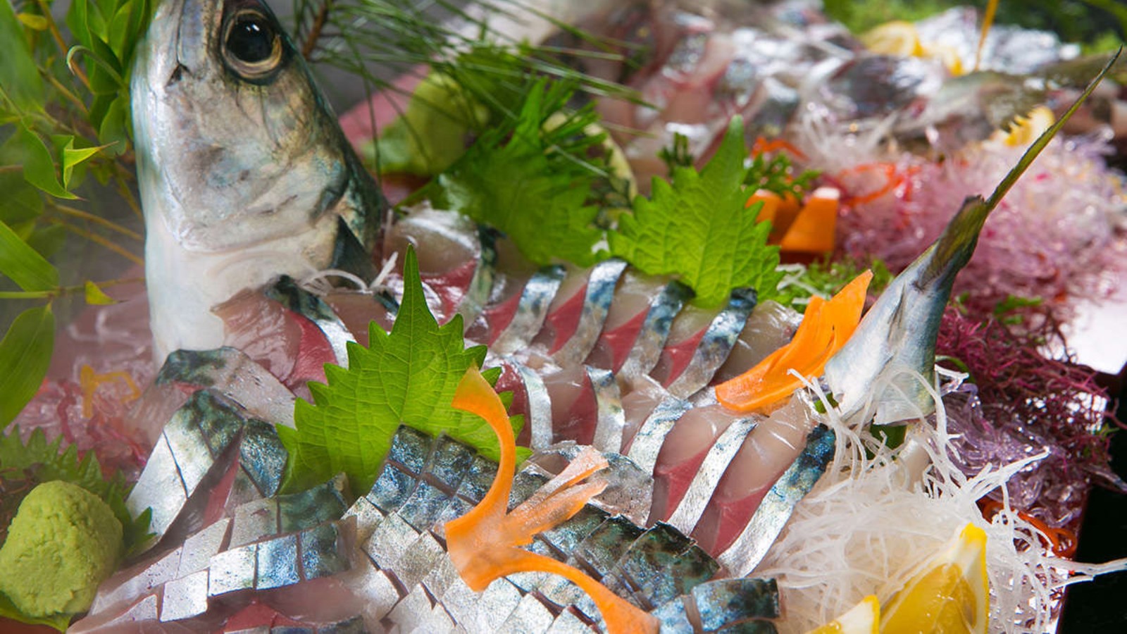 ◆関アジ・関サバ◆豊後水道で獲れた関アジと関サバは、選ばれた"高級魚"だけのブランド名――