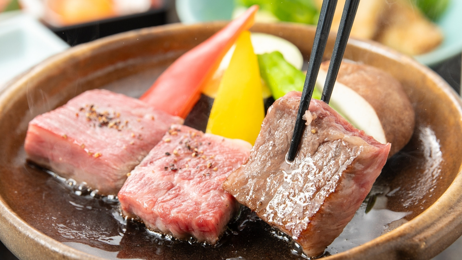 ◆おおいた和牛の陶板焼き◆世界で高い評価を受けるおおいた和牛を、最も美味しい食べ方の岩塩で♪