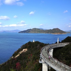 【しまなみ海道】しまなみ海道は本州と四国とを結ぶ唯一自転車や徒歩で渡れるルートです。