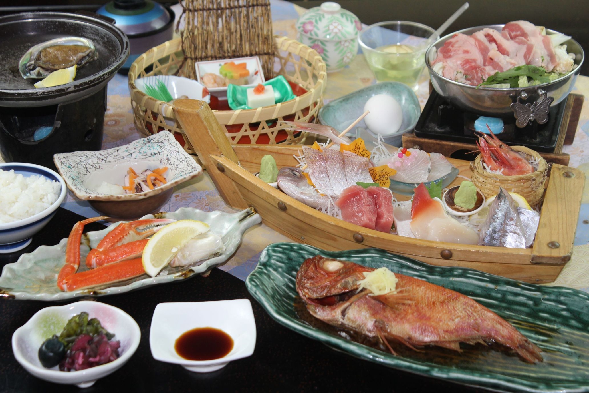 【4大味覚】刺身どっさり盛り＋ずわい蟹＆鮑陶板蒸し＆金目鯛煮付けプラン♪