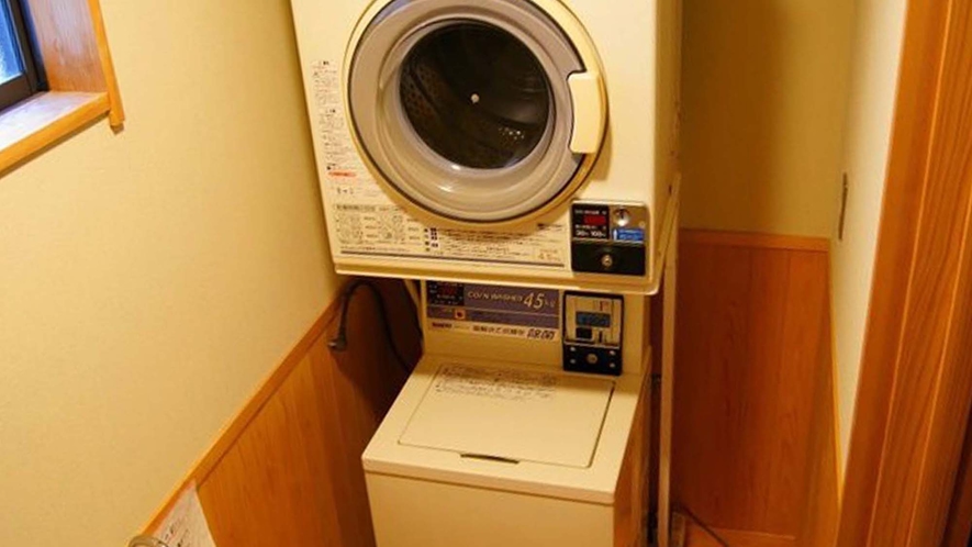・洗濯機2台、乾燥機1台を設置しています