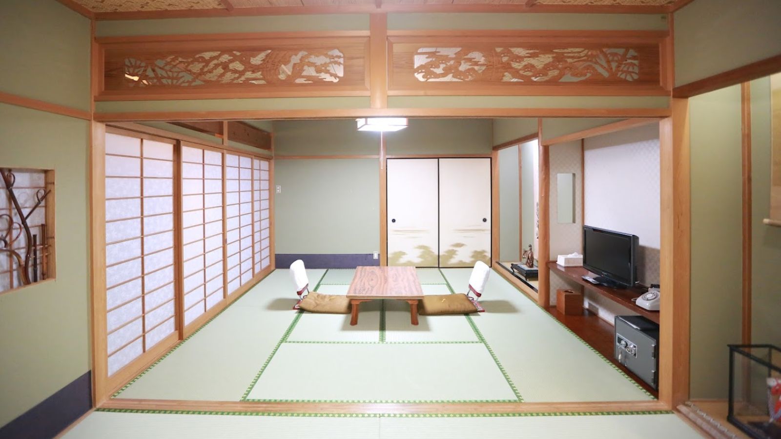 客室（14畳和室）