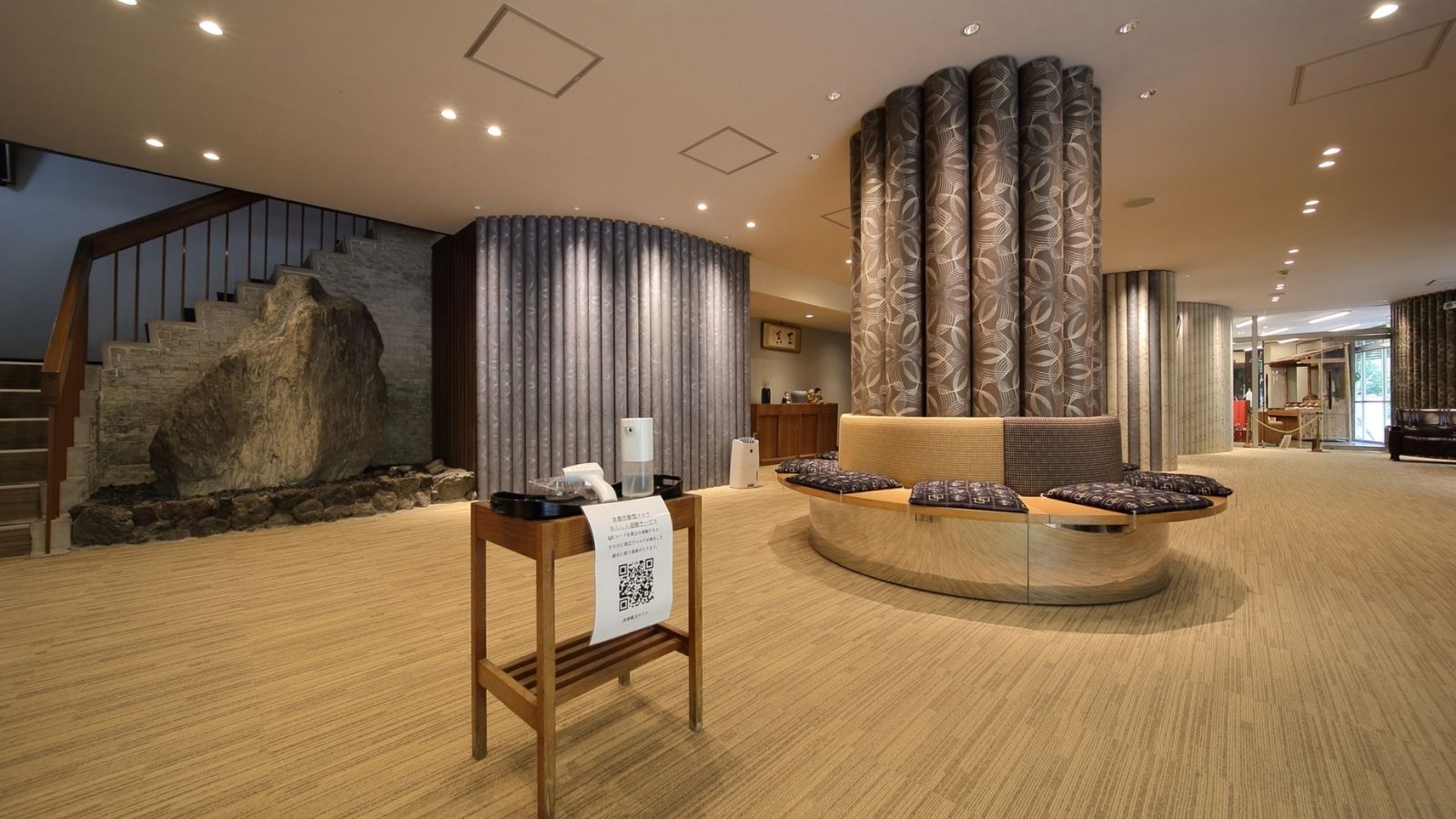 ロビ－の入館時対応