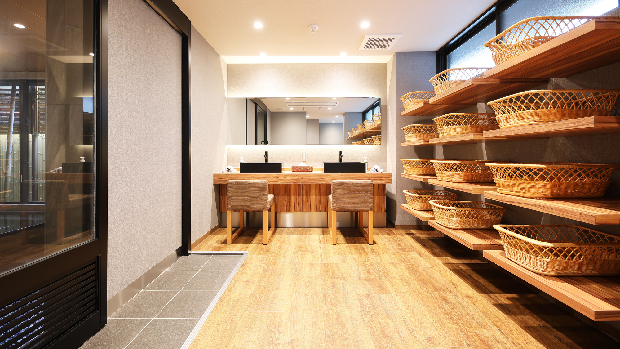 男性大浴場脱衣室