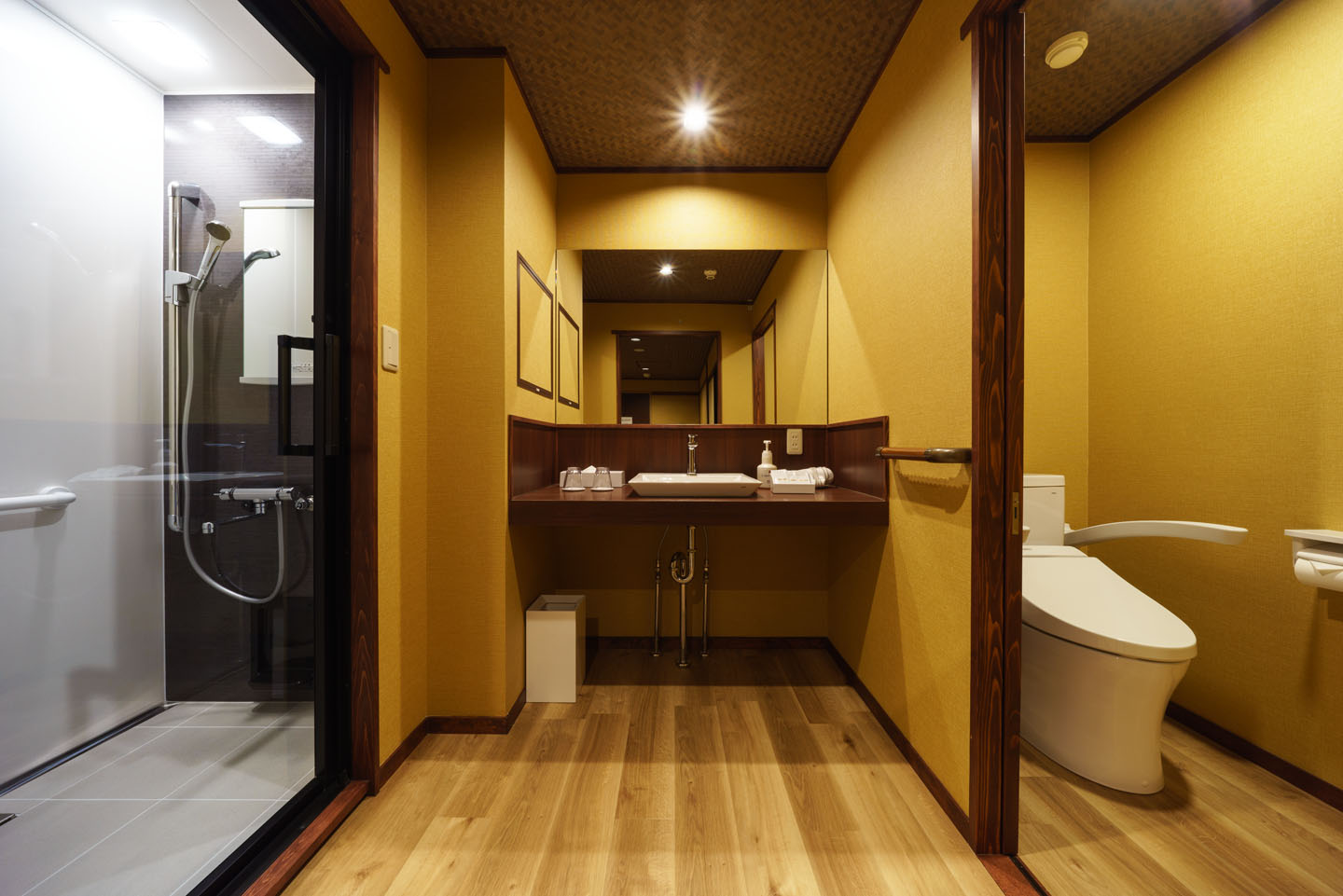 機能的な水回り「シャワールーム、洗面、トイレ」