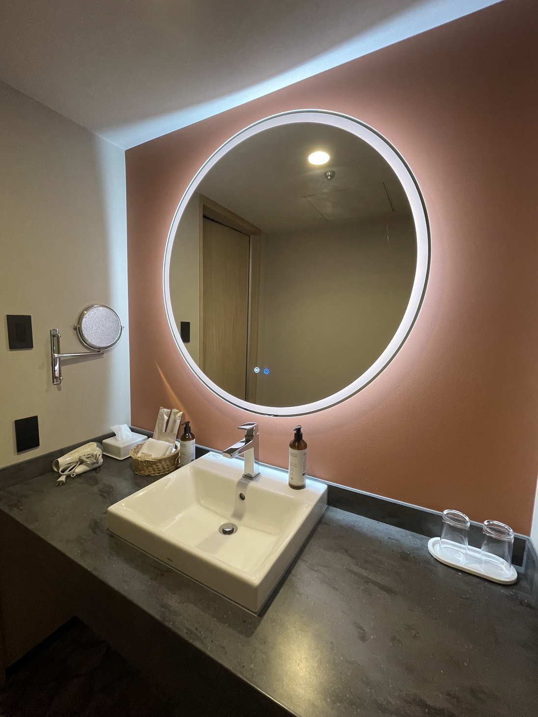 ラグジュアリフロアーツイン　洗面台