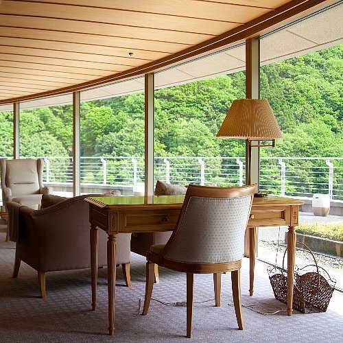 [Special Muroran Tei (Kurobe Gorge side) Living room + 10 tatami mats + 6 tatami mats] You can relax in a room with a feeling of openness.
