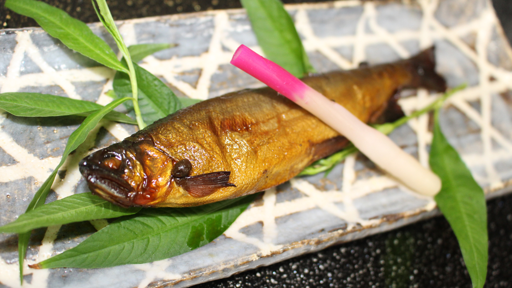 【夏メニュー　鮎の甘露煮】新鮮な鮎を丸ごと甘辛く煮込んでいます　骨まで柔らかく食べることができます