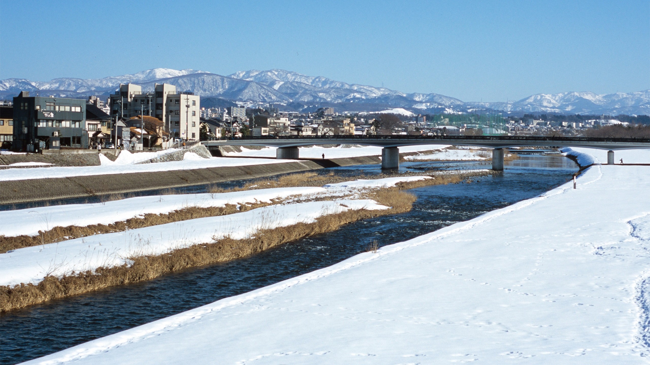 犀川（冬の様子）(写真提供：金沢市）