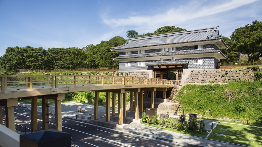 鼠多門・鼠多門橋 (写真提供：金沢市）