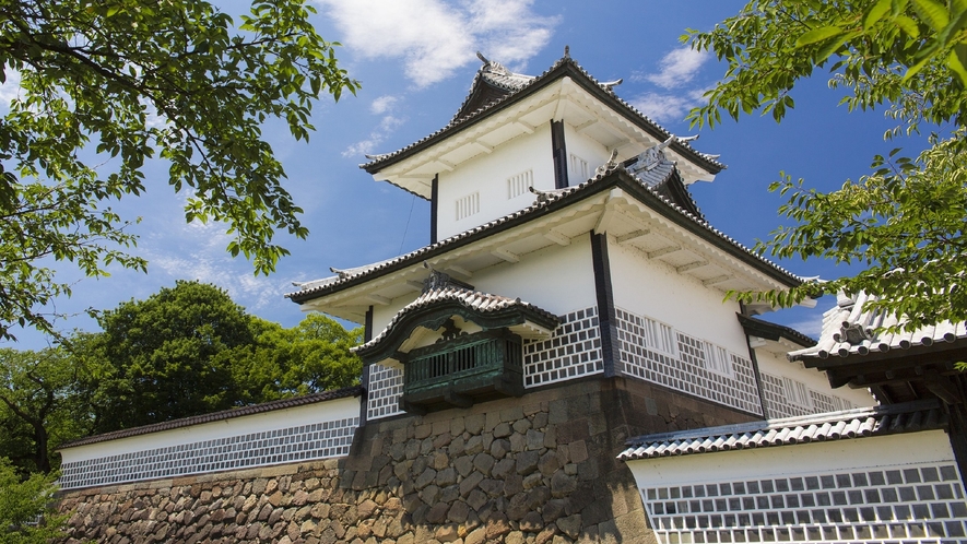 金沢城・石川門(写真提供：金沢市）