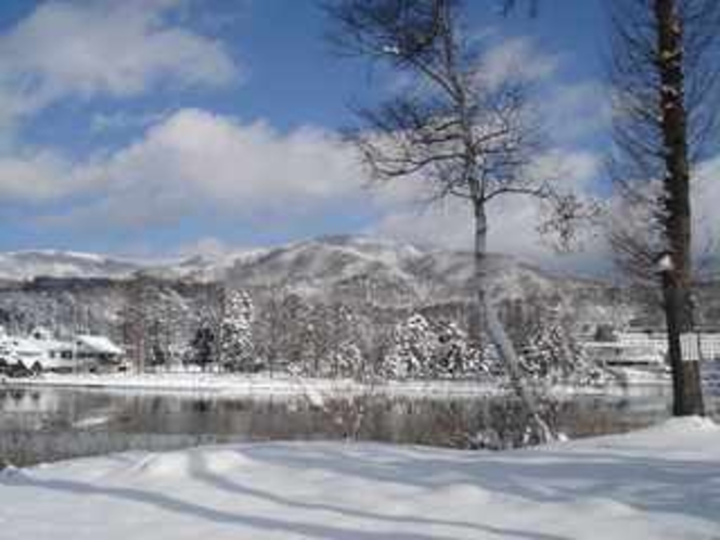 冬の蓼科湖畔