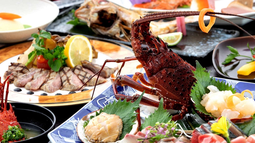 “プリプリ”の伊勢海老と“コリコリ”のアワビ！その日に市場に入った新鮮な魚介を贅沢に姿盛りに♪