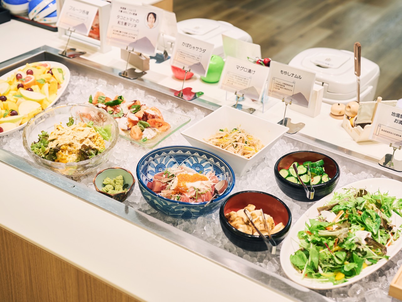 夕食コールドフードステーションの様子