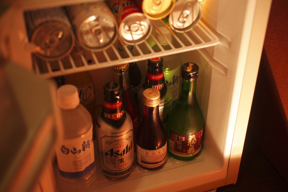 冷蔵庫イメージ(空の状態でのご案内となり、お飲み物はご用意しておりません。)