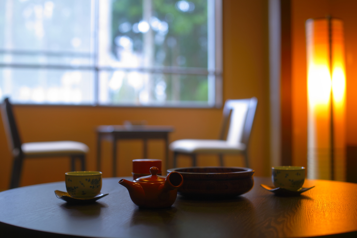 お茶菓子を客室にご用意しております(プラン条件優先)