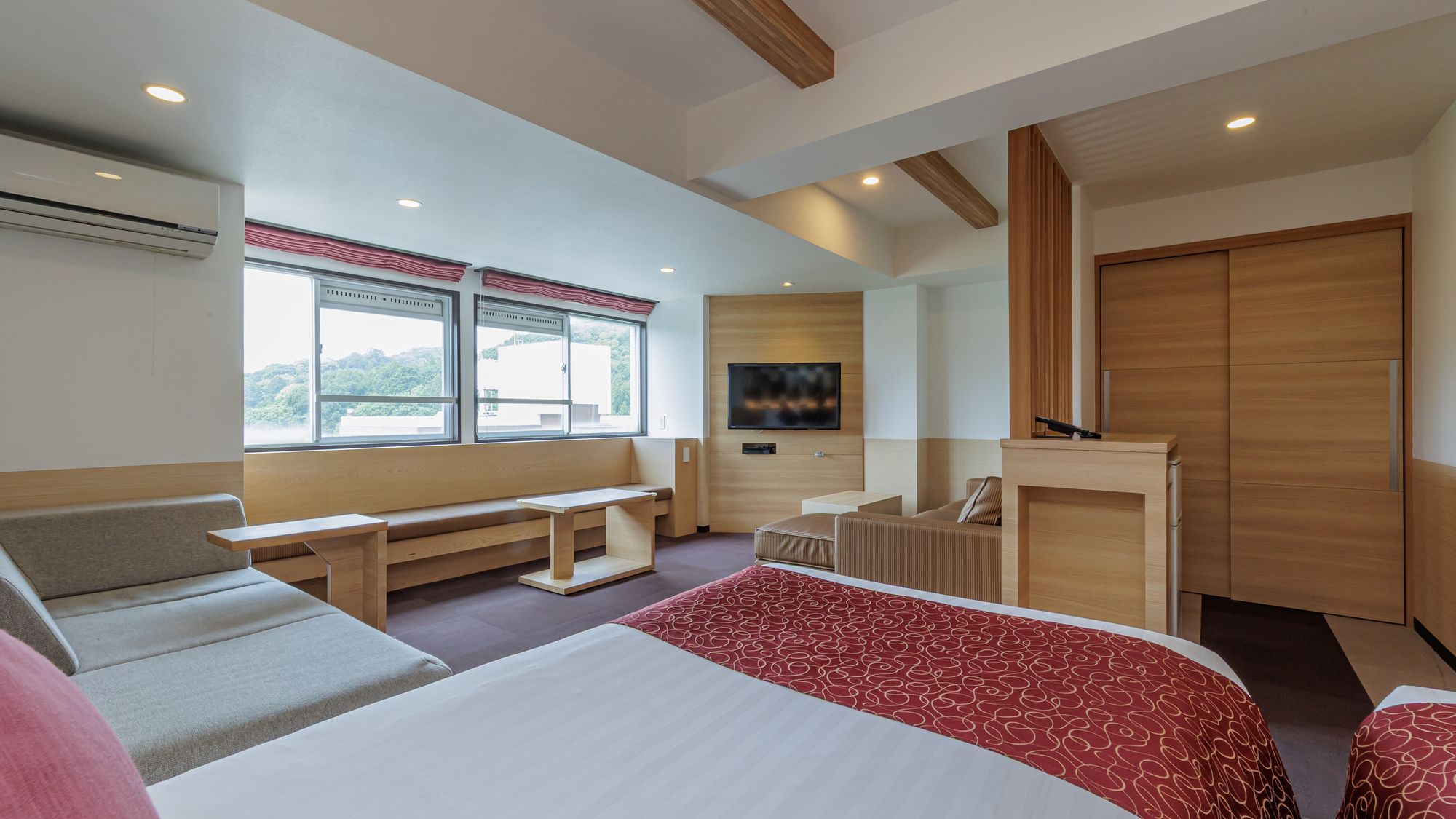 デラックストリプル