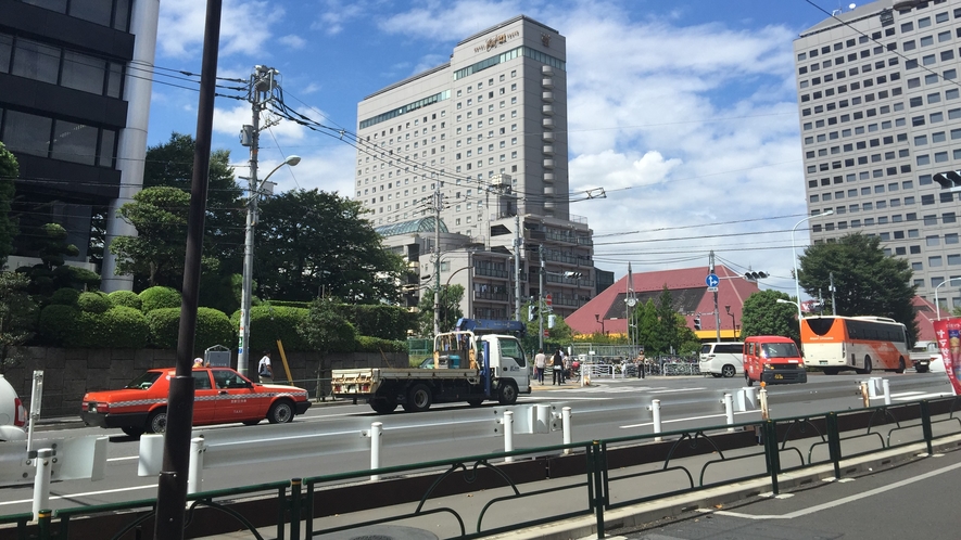 （４）横断歩道を渡ってください。