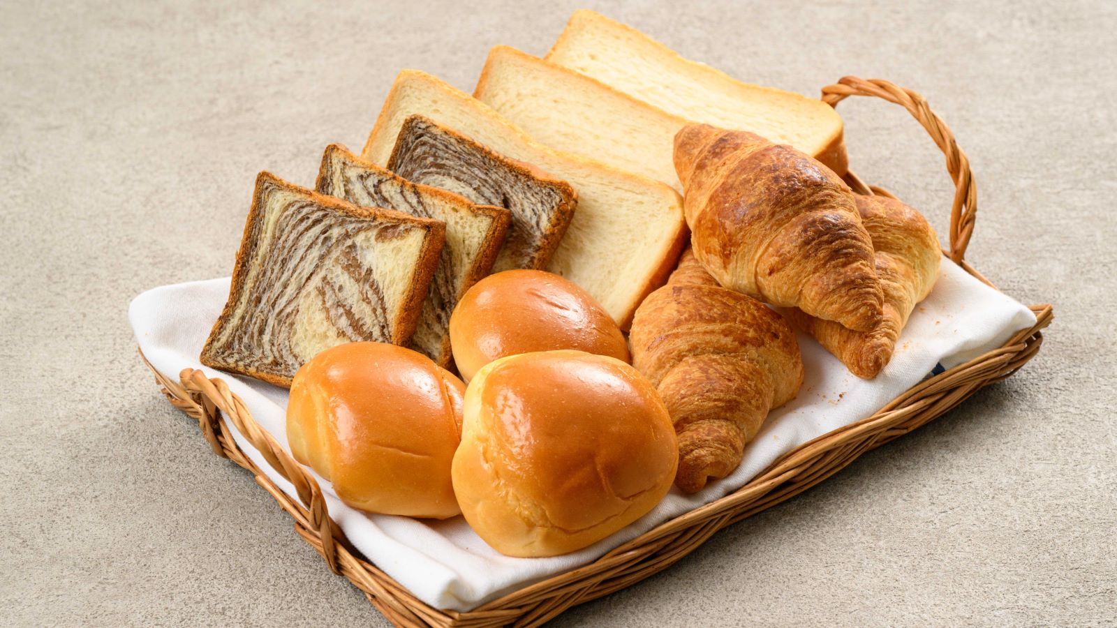【朝食バイキング】数種類のパンをご用意♪
