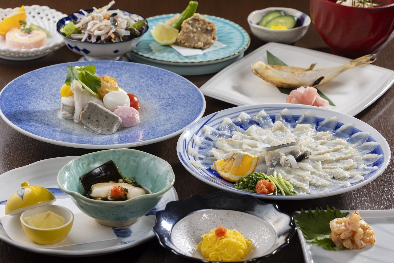【関門海峡花火大会　贅沢ふくコース※前半】17：00から18：00食事開始限定プラン