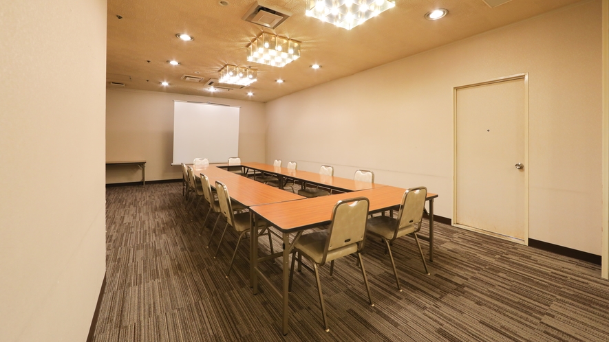 会議室　30名様まで収容の小規模会議室を併設しております