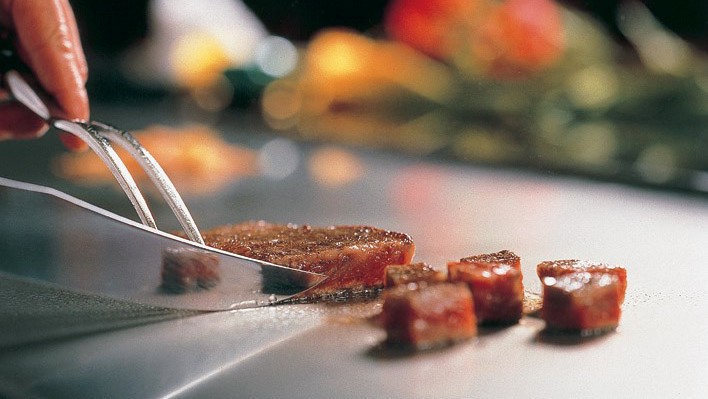 【鉄板焼ディナー】カウンターのライブ感とともに近江牛を堪能！夕朝食付プラン