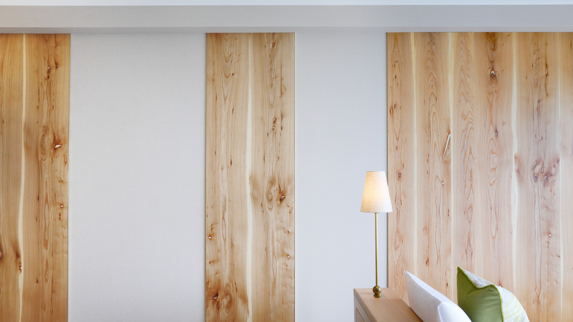 「スーペリアフロア Natura（ナチュラ）」木材を使った壁のアート